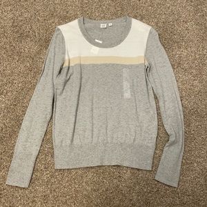 grey long sleeve sweater